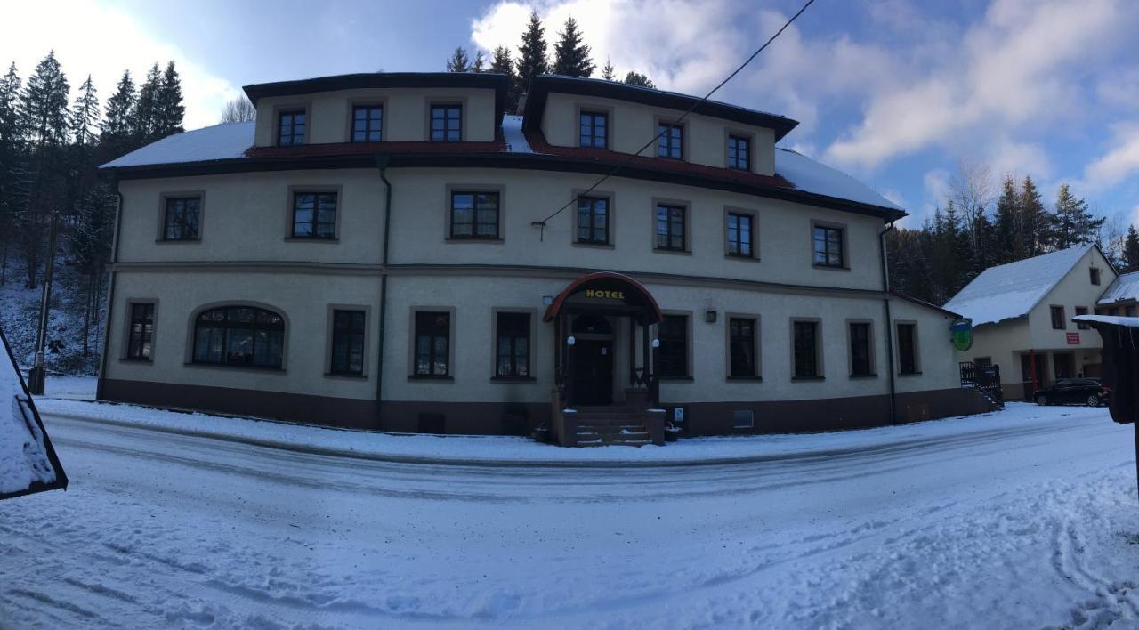 Hotel Salajka Горни-Ломна Экстерьер фото